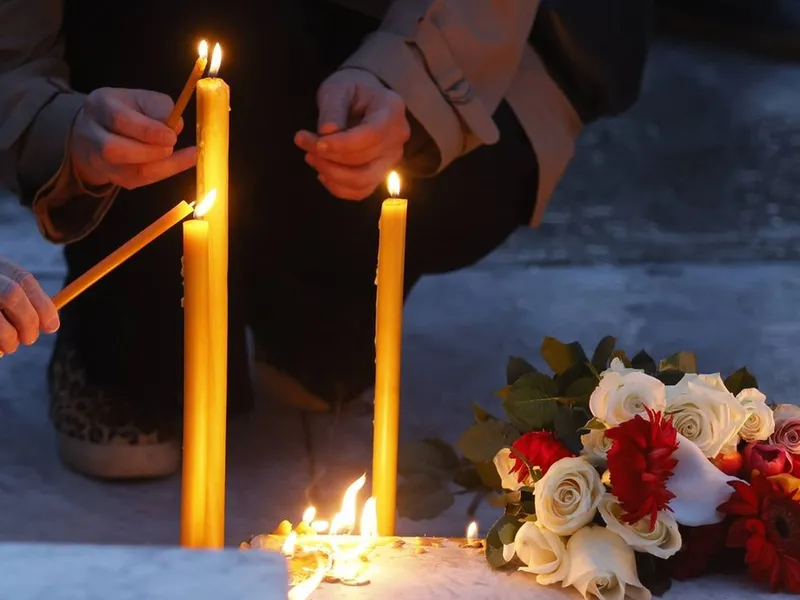 Altar in memoriam la Şcoala "Vladislav Ribnikar", din Belgrad - Foto: Profimedia Images