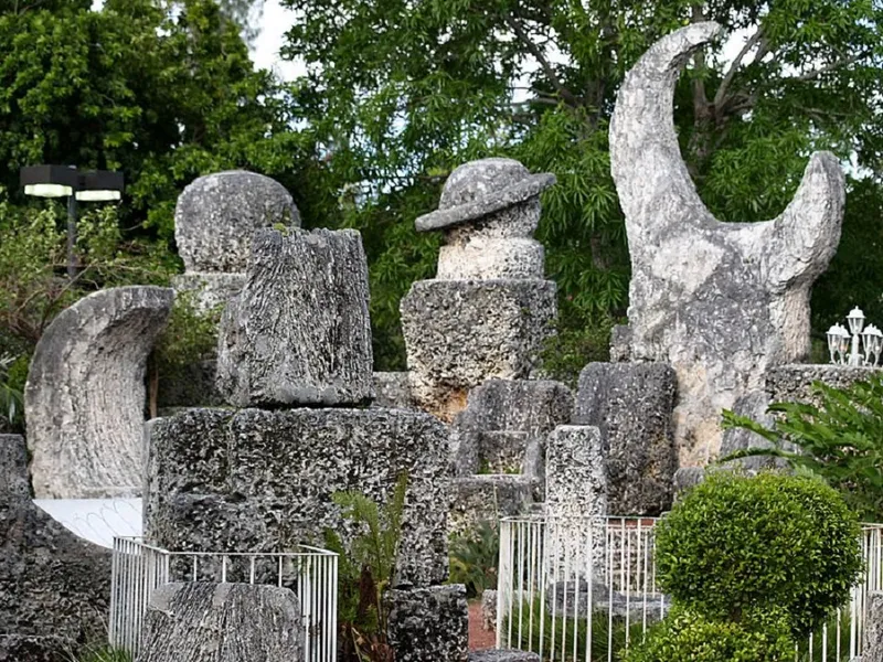 Cine a fost bărbatul care a construit singur un castel