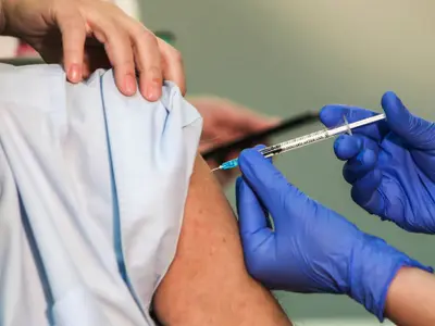 Vaccinare anti-COVID/FOTO: Getty