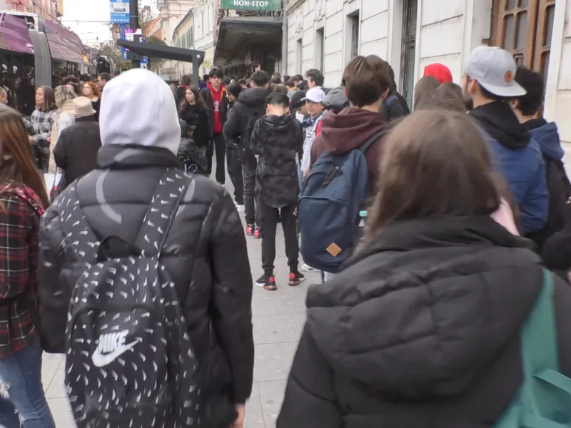 Ofertă de Black Friday la shaorma. Tinerii din Cluj au stat la cozi interminabile Foto: Stiri de Cluj