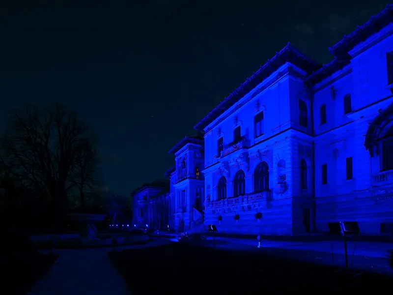 Palatul Cotroceni, iluminat în albastru, de Ziua Internaţională de Conştientizare a Autismului. / Foto: ecopolitic.ro