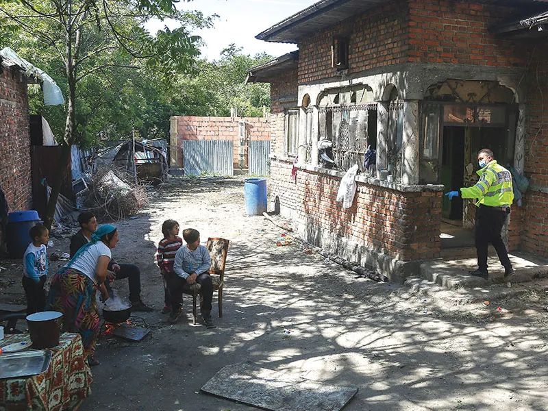 entru familiile vulnerabile,  procurarea alimentelor a fost o  provocare în această perioadă - Foto: INQUAM PHOTOS/ Sabin Cristoveanu