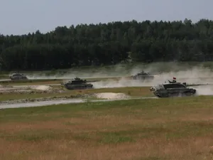 Slovacia va livra Ucrainei 30 de tancuri BMP-1. Germania „premiază” efortul cu 15 Leopard 2A4 - FOTO: Profimedia