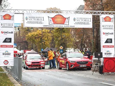 La 112 ani de la prima cursă de viteză de „la șosea“, mașinile de raliu au luat din nou startul pe Bulevardul Kiseleff, în finala Super Rally 201