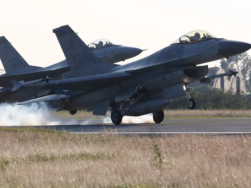 VIDEO Taiwan răspunde cu avioane F-16 și rachete anti-navă asaltului Chinei cu nave de război - Foto: Profimedia Images