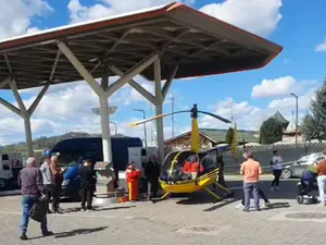 VIDEO Un pilot şi-a împins elicopterul până la pompa din benzinărie - Foto: captură video TikTok/bigi.bas