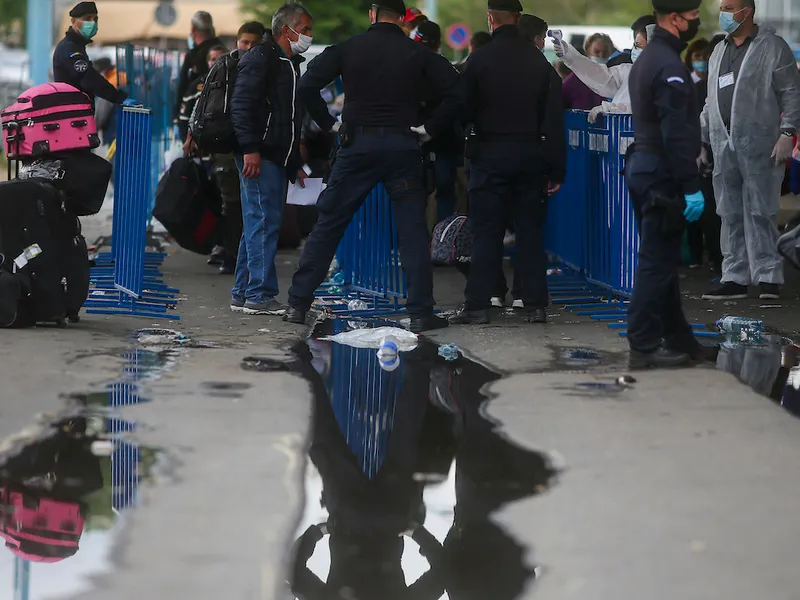 Polițiștii românia au descoperit 721 de persoane, 29 de autovehicule şi 42 de documente ce făceau obiectul unor semnalări introduse în Sistemul Informatic Schengen - Foto: INQUAM PHOTOS/ Virgil Simonescu