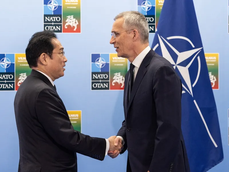 NATO și Japonia semnează un nou program de parteneriat, pe domenii extinse - Foto: Profimedia Images