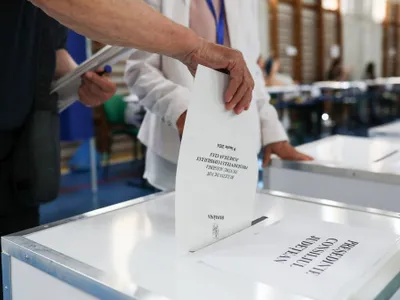 Era membrul unei secţii din votare, deşi fratele lui candidează - Foto: INQUAM PHOTOS/Simion Sebastian Tătaru