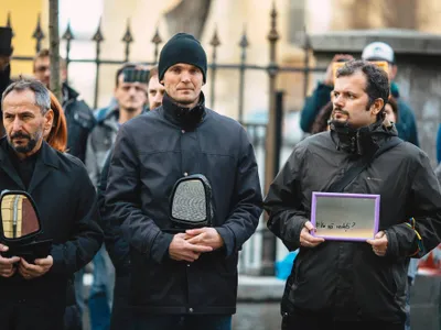 Radu Vancu, sufletul mișcării #Văvedem din Sibiu, în a cincea zi de protest tăcut, pe 15 decembrie 2017. Foto Facebook Radu Vancu