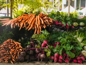 Țăranii NU vor mai putea vinde legume și fructe la poartă. Riscă amenzi mari! foto: Pexels (fotografie cu caracter ilustrativ)