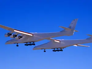 Cel mai mare avion din lume, la al doilea zbor. Aripile, mai lungi decât un teren de fotbal/FOTO: Stratolaunch