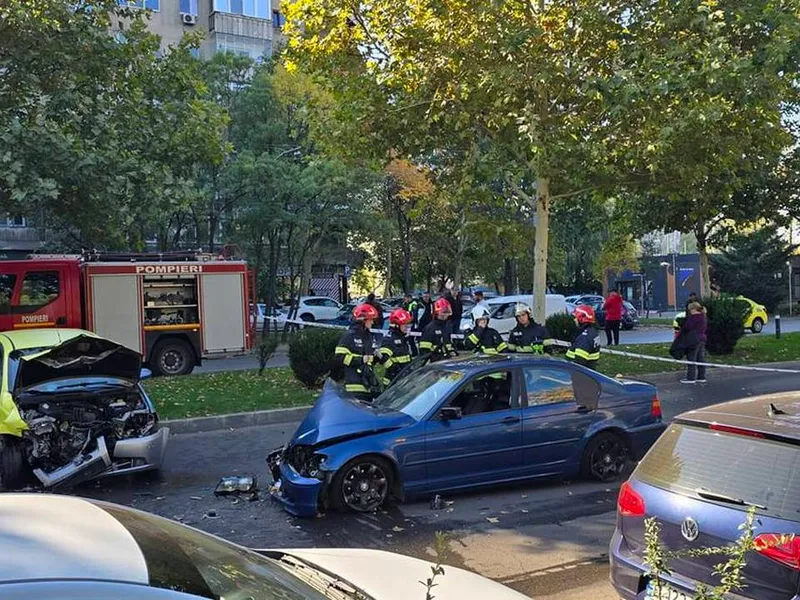 Accident grav, greu de explicat, în București. Doi șoferi s-au lovit frontal pe același sens - Foto: Facebook/Info Trafic București și Ilfov