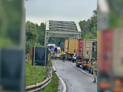 Două convoaie militare au fost implicate într-un accident rutier în Brăila. Un șofer a fost rănit Foto: Centrul Infotrafic