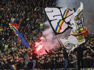 Ultraşi manifestându-se la meciul Naţionalei cu Bosnia Herţegovina - Foto: INQUAM PHOTOS/Bogdan Buda