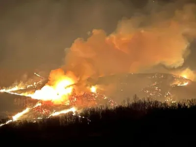 Incendiu de proporţii în Ioneşti şi Scundu, în judeţul Vâlcea - Foto: asingorj.ro