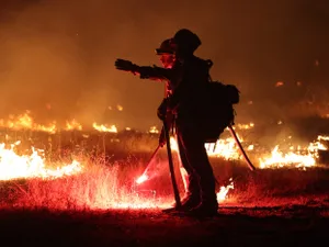 S-a declanșat iadul în „orașul vedetelor”. 144.500 de hectare, devastate de incendii uriașe - Foto: Profimedia images