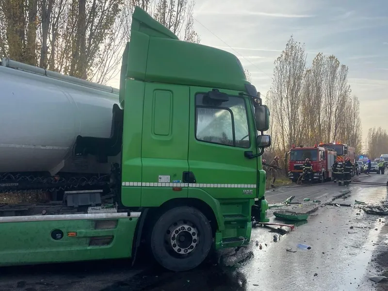 Accident rutier în Prahova. Două cisterne pline cu combustibil s-au lovit de o mașină Foto: captură video Observator