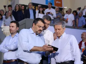 Plecarea lui Dacian Cioloș din USR a încins spiritele în partid/Foto: Inquam Photos/George Calin