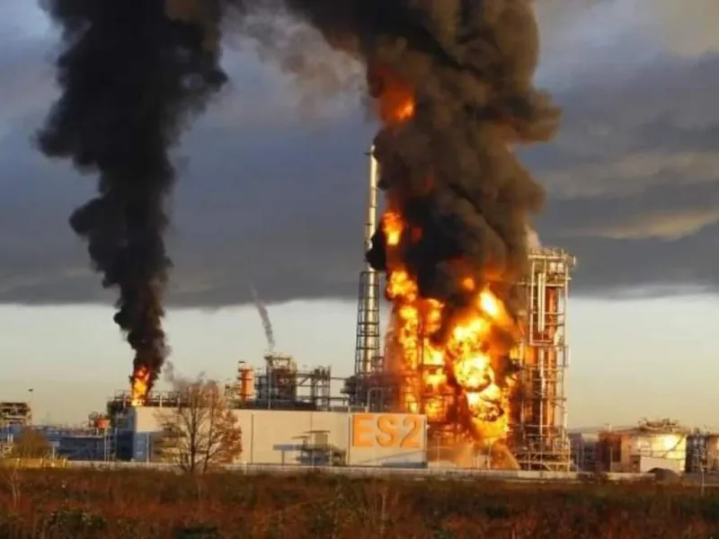 Războiului lui Putin aruncă Rusia în fața unei penurii de carburanți. Rafinăriile, atacate de drone - Foto: X/ @MykhailoRohoza