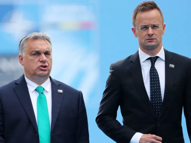 Viktor Orban și Peter Szijjarto. / Foto: euractiv.com