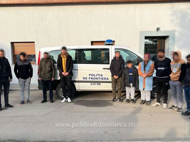 Zece turci, înghesuiți într-un autoturism, au intrat ilegal în România/ FOTO: Poliția de Frintieră