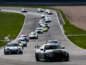 Un pilot român și o echipă românească, în premieră, la startul cursei Nürburgring 24h la clasa GT4 - Foto: BMW