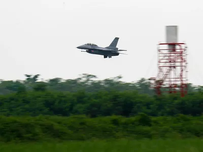 VIDEO Taiwan ridică avioane Mirage și F-16 contra Chinei. Navele SUA, în Marea Chinei de Sud Foto: Profimedia Images