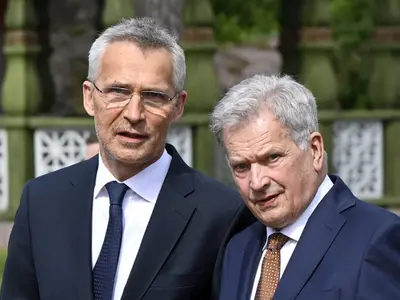 Secretarul general al NATO, Jens Stoltenberg, a fost primit duminică de preşedintele finlandez Sauli Niinisto - Foto: Profimedia Images