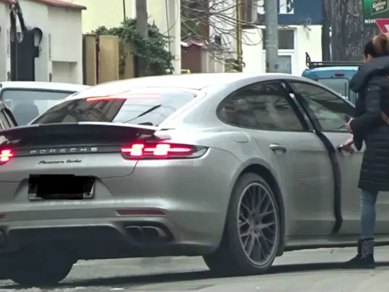 Fiul unui fost ministru de Finanțe condamnat la pușcărie pentru mită are Porsche de 250.000 € - Foto: captură video Spynews.ro