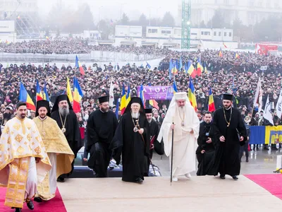 Întortocheatul drum al BOR către vaccinare: mesaj reținut al Patriarhului, preoți pro, preoți anti/FOTO: Facebook/Basilica