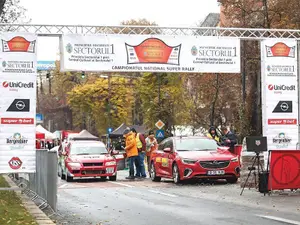 La 112 ani de la prima cursă de viteză de „la șosea“, mașinile de raliu au luat din nou startul pe Bulevardul Kiseleff, în finala Super Rally 201