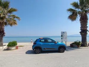 Un român a plecat cu Dacia Spring la mare în Halkidiki. / Foto: Mihai Evo, Facebook