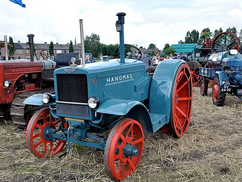 Primul tractor românesc, IAR 22, produs la Brașov în 1946. După ce a fost copiat - Foto: wikiwand.com - Imagine cu rol ilustrativ