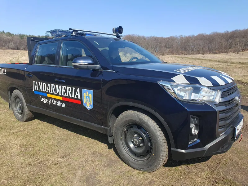 Jandarmeria s-a dotat cu 51 de pick-up-uri. Girofarul, goarna și troliul au dublat prețul - Foto: jandarmeriabistrita.ro