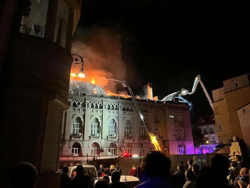 Incendiu devastator, la Arhiepiscopia Tomisului. / Foto: dobrogea.tv