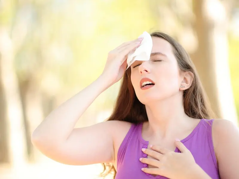 Cum să te îmbraci pe caniculă? Materialele și culorile ideale ale hainelor, la temperaturi de 40°C - Foto: Profimediaimages.ro (Fotografie cu rol ilustrativ)