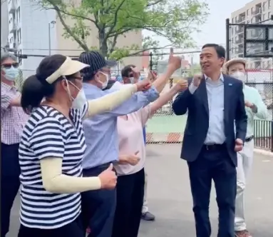 Un democrat care vrea să candideze la Primăria New York dansează pe manele/FOTO: TikTok/Andrew Yang