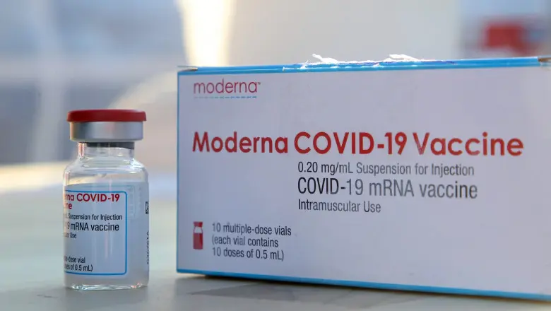 O nouă tranșă de 106.800 doze de vaccin anti-COVID Moderna ajunge în România. / Foto: digi24.ro