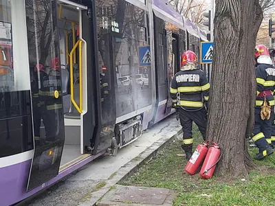 Un tramvai turcesc de 2,2 milioane de euro, aproape nou, a luat foc în mers la Timișoara. - Foto: opiniatimisoarei.ro