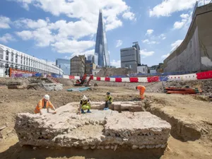 Un mausoleu roman „unic”, vechi de 2.000 de ani, a fost descoperit pe un șantier din centrul Londrei - Foto: MOLA