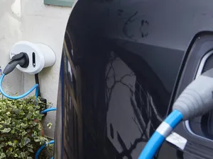 A fost inventată „taxa pe prelungitor” pentru posesorii de mașini electrice. / Foto: drivingelectric.com