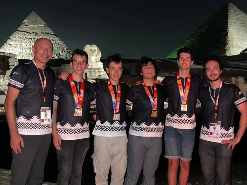 Elevii români, 4 medalii la Olimpiada Internațională de Informatică. România e pe locul 8 în lume - Foto: Digi24.ro