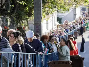 Peste 128.000 de pelerini s-au închinat pe la moaștele Sfintei Cuvioase Parascheva. Coadă de 7 km - Foto: Basilica