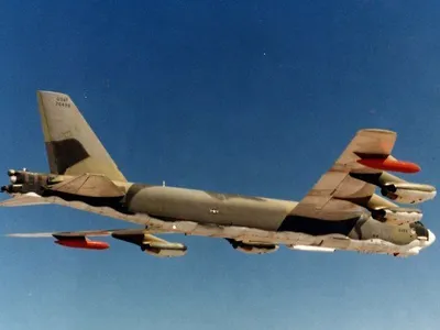 Bombardierul american B-52 N