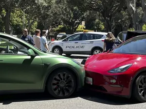 Cu Musk la butoane, Administrația Trump vrea să elimine raportarea accidentelor. Ce câștigă Tesla - Foto: Profimedia Images - Imagine cu rol ilustrativ