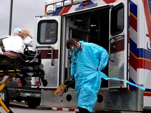 În Los Angeles, ambulanțierii decid la fața locului cine ajunge la spital/FOTO: Reuters