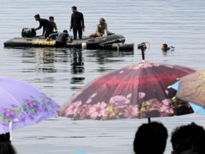 Un selfie a ucis șapte turiști în Indonezia: barca în care erau s-a răsturnat/FOTO: 7news.com.au