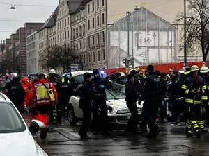 Un șofer a intrat cu mașina într-o mulțime, în Munchen. Sunt cel puțin 28 de persoane rănite - Foto: X