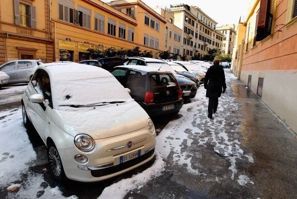 Românii contestă obligația de a-și înmatricula mașinile în Italia. Foto Getty Images